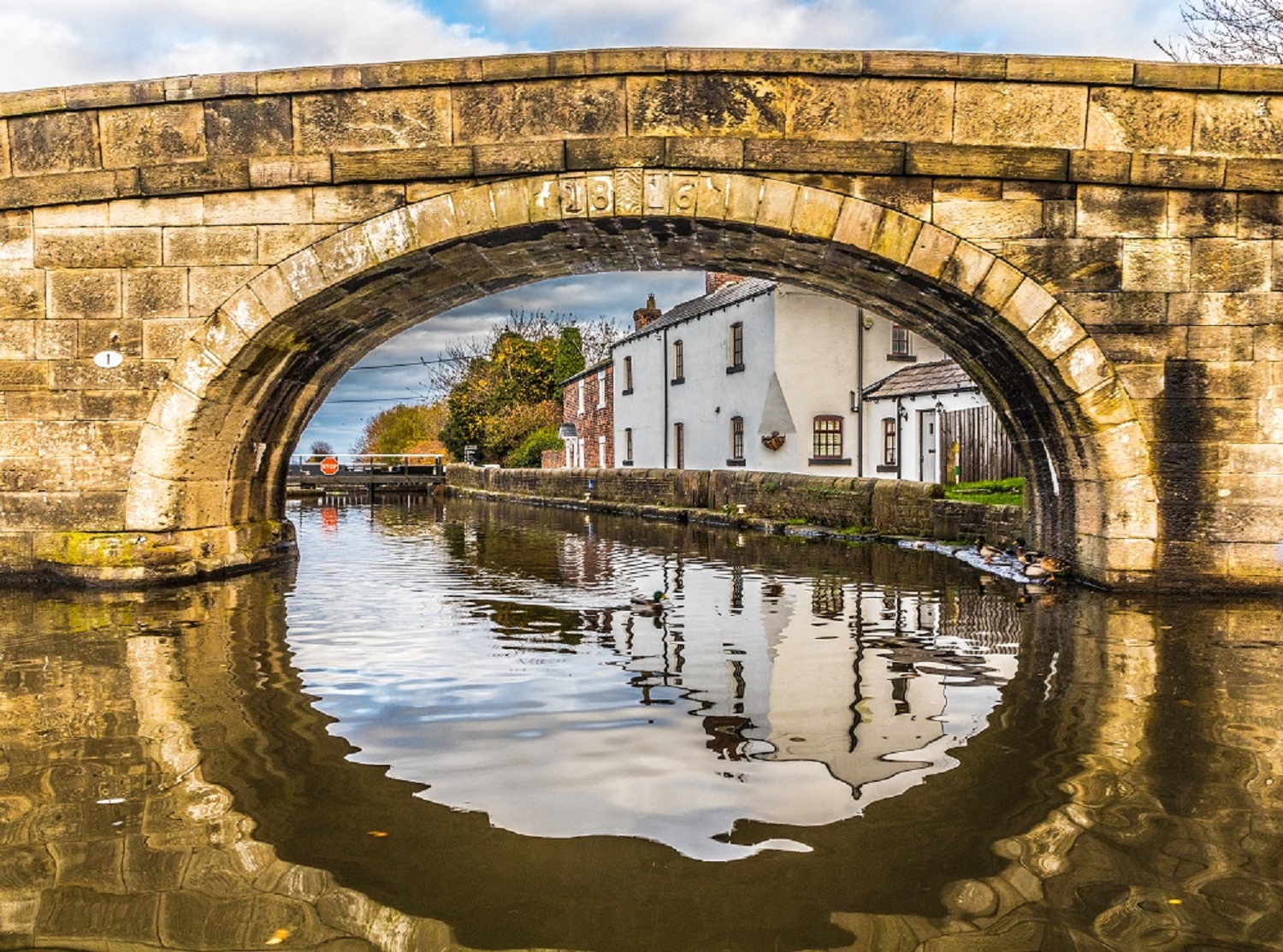 https://lancashirecanalcruises.co.uk/wp-content/uploads/2022/10/7I9A5856a2.jpg